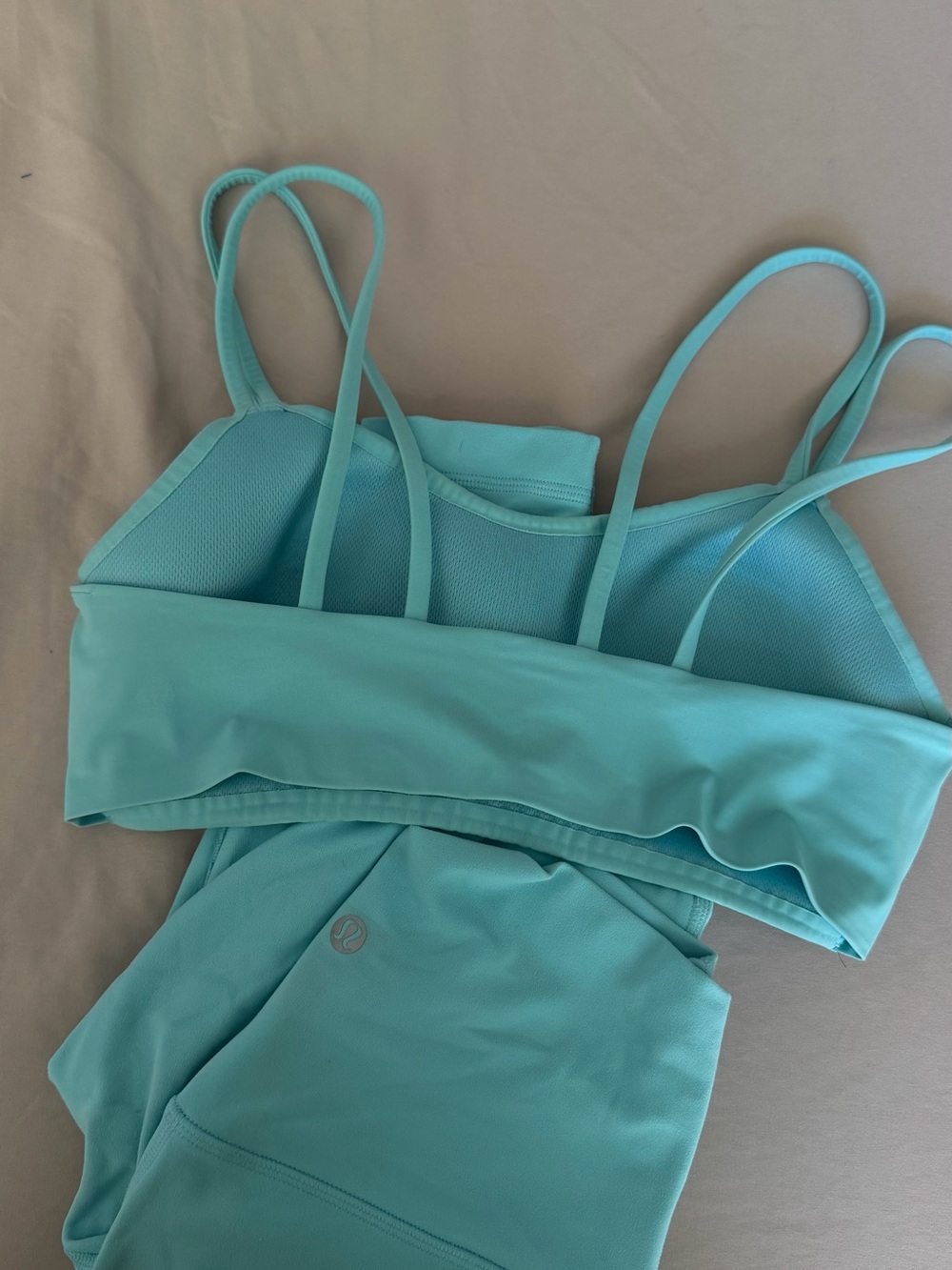 lululemon athletica Strappy Sports Bra (6) in Aqua Blue and leggings (4)